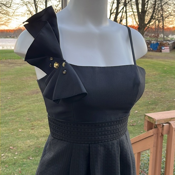 BCBG Paris perfect little black bubble dress 6-8 - Picture 1 of 11